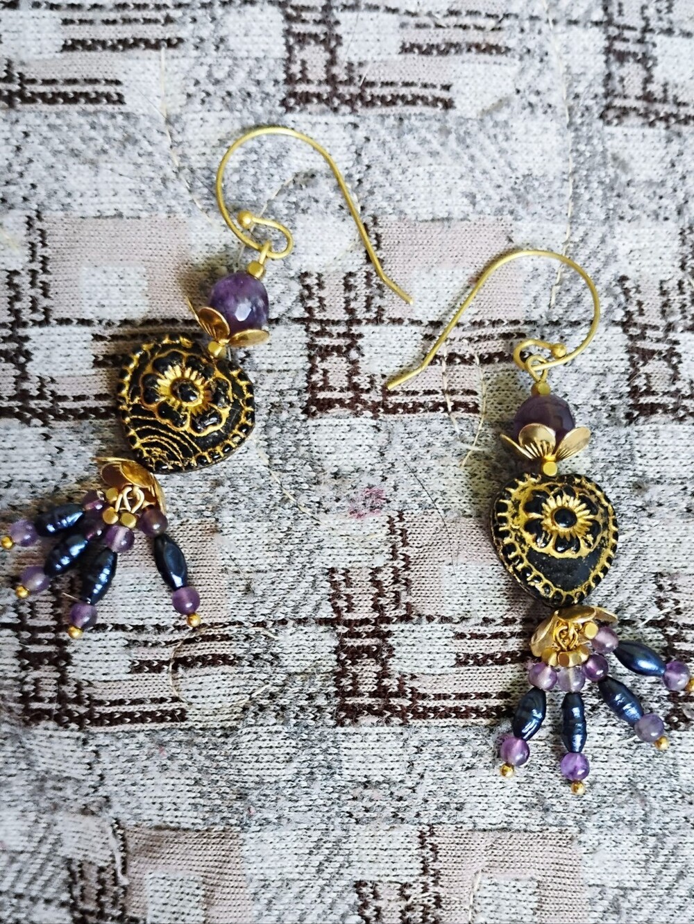 Romantic Black Heart And Pearl Tassel Earrings - Picture 5 of 5